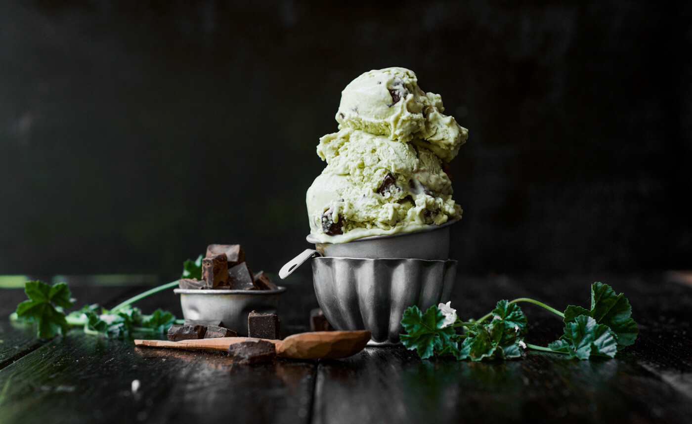 This creamy and refreshing mint ice-cream stuffed with chocolate chunks is the perfect treat for warm summer days. This ice-cream recipe is dairy free, paleo, and has a vegan option as well.