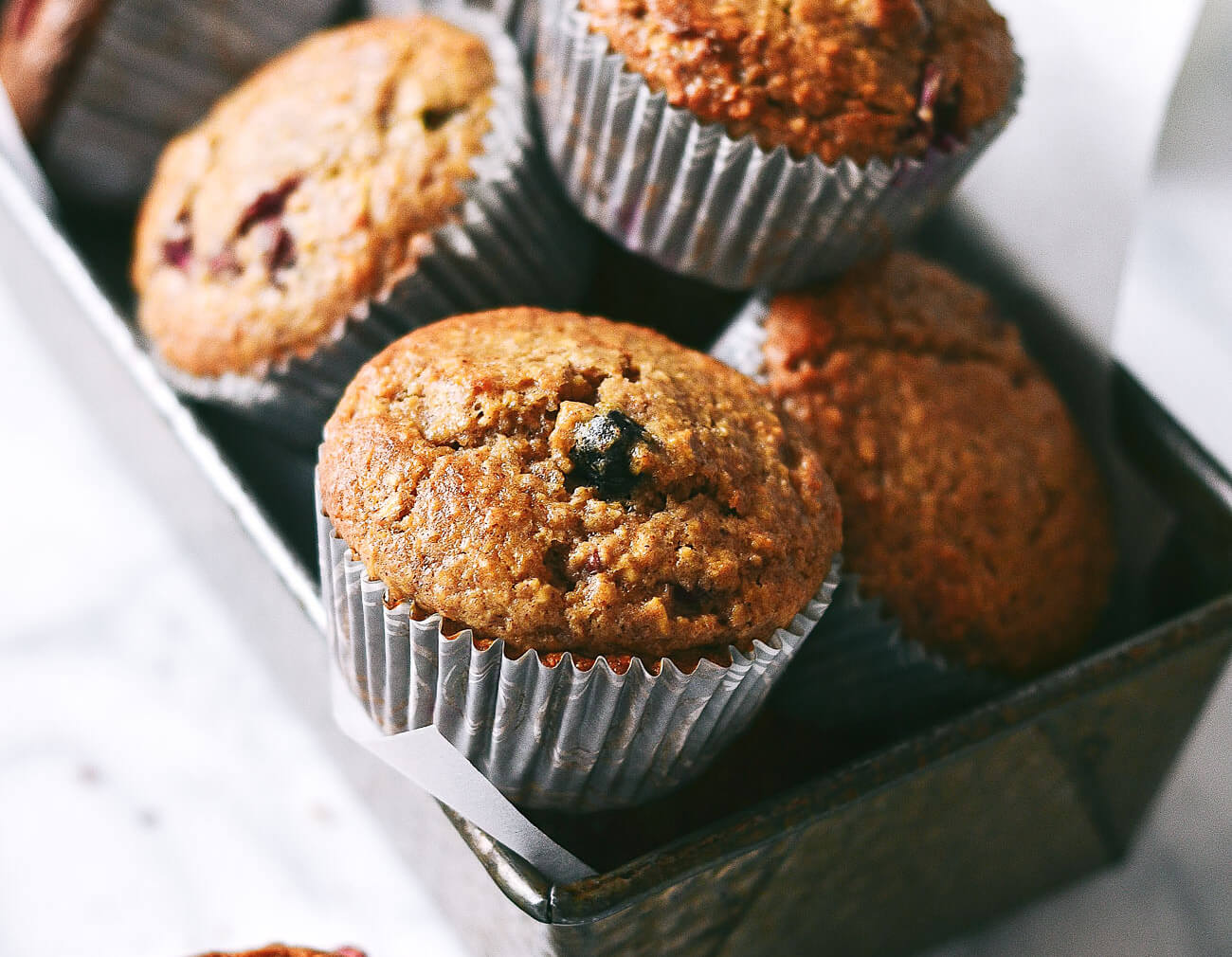 Best flourless blender muffins! Made in 5 minutes without oil. Filled with mixed berries and made with almond butter. Best gluten free breakfast recipes. Gluten free diet muffin recipe.
