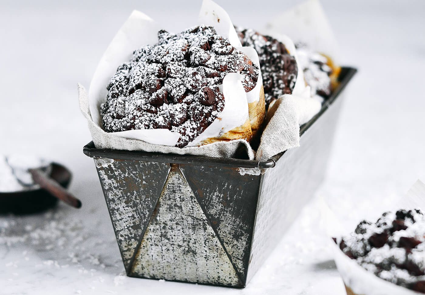 Best healthy flourless banana zucchini muffins. Made in minutes, these easy gluten free breakfast muffins are extra big bakery style and loaded with decadent chocolate and healthy greens. Best gluten free breakfast recipes. Easy paleo diet recipes for beginners. Best gluten free diet desserts. Best paleo muffins. Best gluten free muffins. Easy gluten free muffin recipe. Easy gluten free banana muffin recipe. Flourless banana muffin recipe.