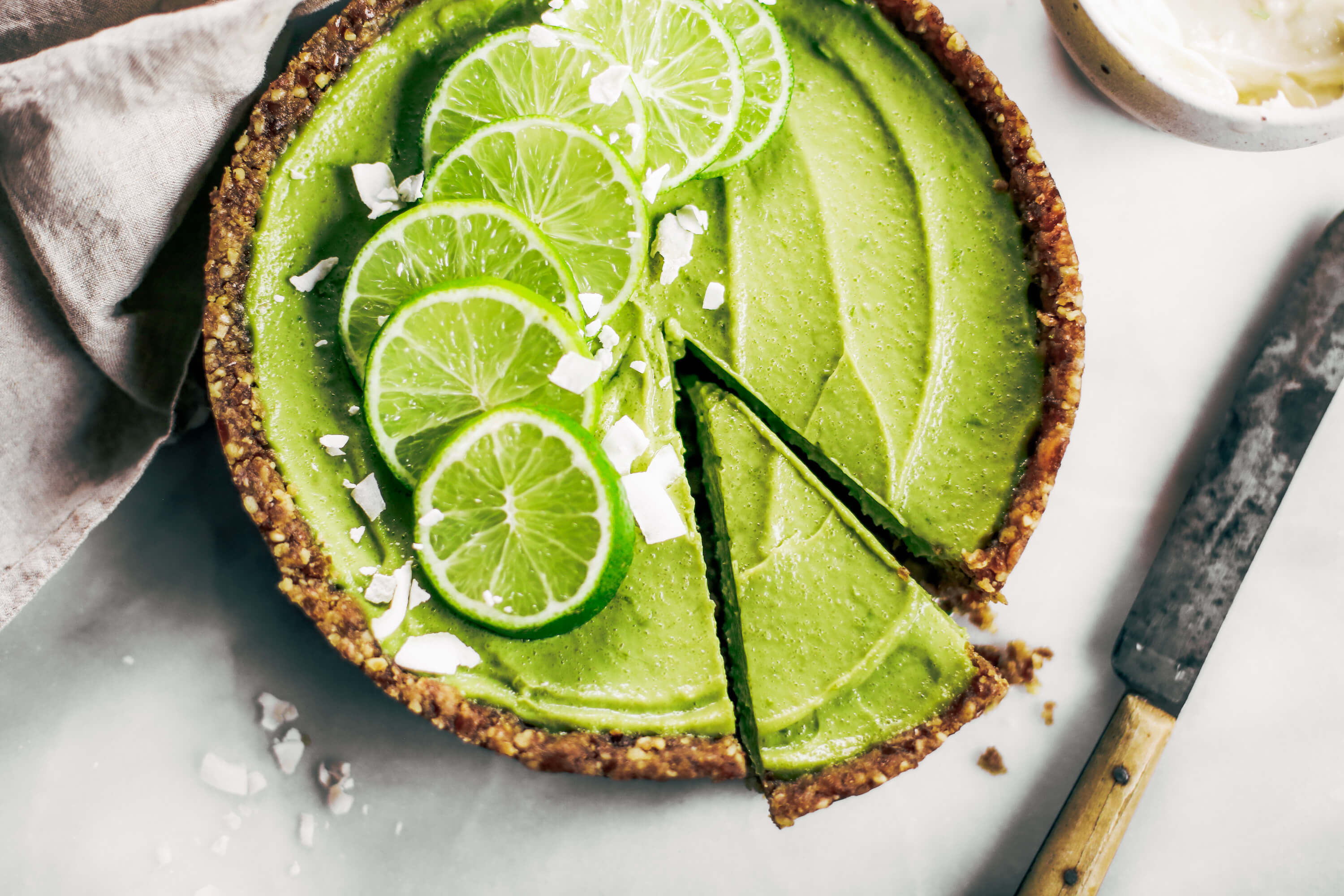 Delicious key lime pie! This vegan key lime pie recipe is made with avocados and will slay the dessert table- even the non-vegans in my life love this recipe! Healthy paleo and raw key lime pie recipe. #vegan #paleo #avocados #recipes #baking #pie